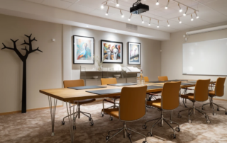 Utbildningar inom arbetsmiljö & lagkrav – Certifierade. Stora konferensrummet hos Arbetsmiljö & Lagkravsgruppen i Kungsbacka